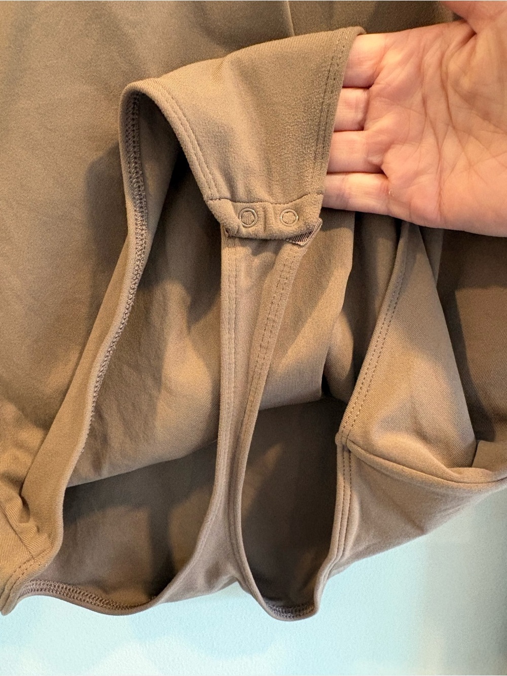 Aritzia Babaton Long Sleeve Crew Neck Bodysuit in Mauve Brown Size Large - Picture 6 of 9
